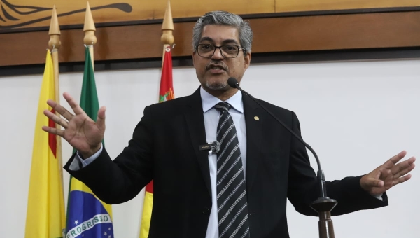 Edvaldo Magalhães denuncia descaso no serviço de emissão de carteiras de identidade em Tarauacá e defende mutirão